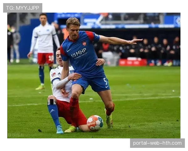 通讯：争议判罚后，柏林赫塔主帅在新闻发布会上的十二分钟独白