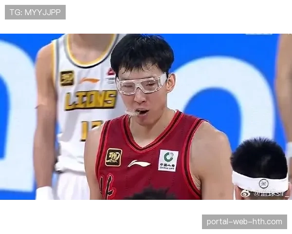 周琦第三节领到个人第五次犯规，被迫下场休息